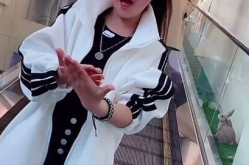 对面再无小姐姐,小姐姐的背影渐行渐远